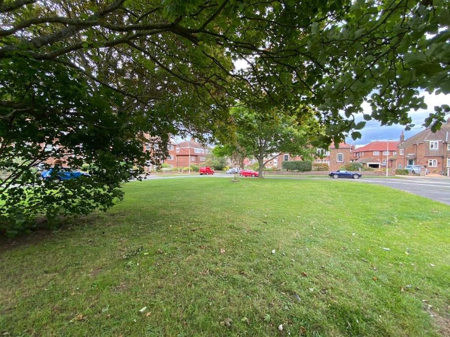 The North Bay Hideaway, Scarborough Apartment Exterior photo